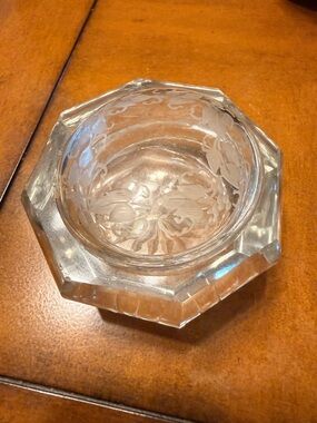 Victorian Heisey Glass Hair Receiver With Beautiful Etched Glass Lid